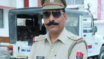 अखलाक हत्याकांड की जांच कर चुके थे इंस्पेक्टर सुबोध | पढ़ें 7 बातें अखलाक हत्याकांड की जांच कर चुके थे इंस्पेक्टर सुबोध | पढ़ें 7 बातें