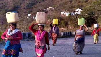 उत्तराखंड में 5 साल में सूख गए 10 हजार जलस्रोत, जलसंकट से जूझ रहे लोग उत्तराखंड में 5 साल में सूख गए 10 हजार जलस्रोत, जलसंकट से जूझ रहे लोग