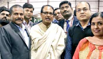 CM की कुर्सी से उतरते ही शिवराज सिंह चौहान बन गए 'द कॉमन मैन ऑफ मध्य प्रदेश' CM की कुर्सी से उतरते ही शिवराज सिंह चौहान बन गए 'द कॉमन मैन ऑफ मध्य प्रदेश'