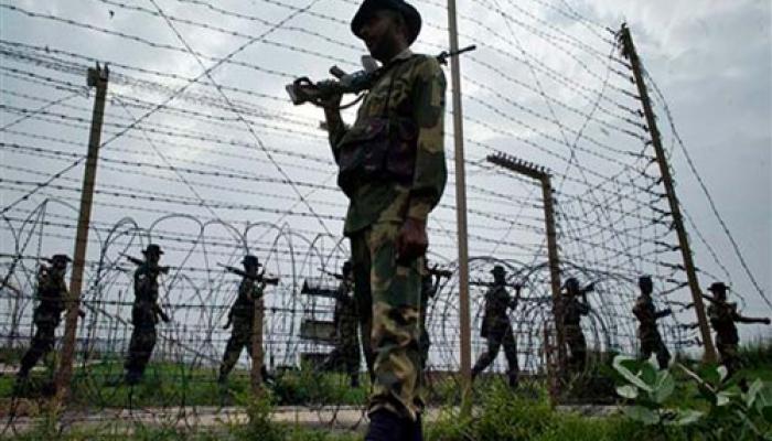 LoC पर फिर संघर्ष विराम का उल्लंघन, भारतीय चौकियों को बनाया निशाना LoC पर फिर संघर्ष विराम का उल्लंघन, भारतीय चौकियों को बनाया निशाना