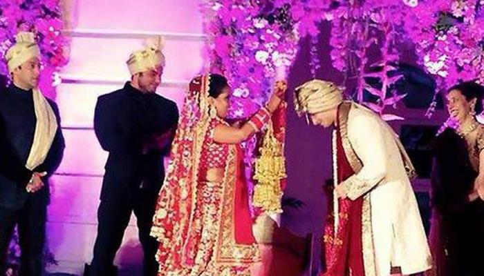 सलमान की बहन अर्पिता की हुई शादी, आयुष संग फलकनुमा पैलेस में लिए सात फेरे सलमान की बहन अर्पिता की हुई शादी, आयुष संग फलकनुमा पैलेस में लिए सात फेरे