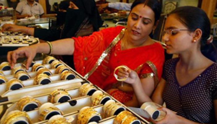 छिटपुट लिवाली समर्थन से सोना स्थिर, चांदी मजबूत छिटपुट लिवाली समर्थन से सोना स्थिर, चांदी मजबूत