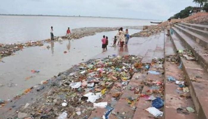 आस्था की आड़ में गंदलाती गंगा आस्था की आड़ में गंदलाती गंगा