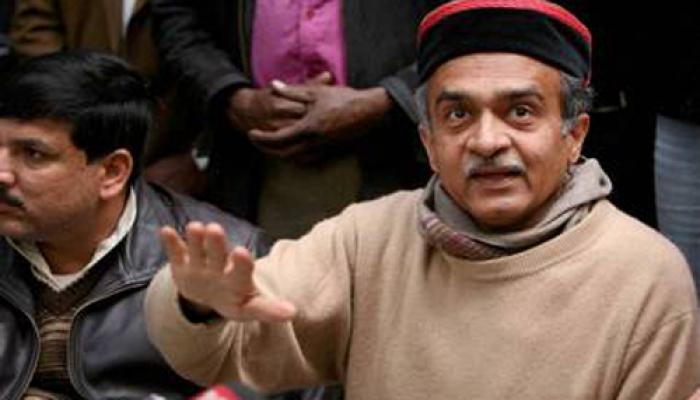 प्रशांत भूषण ने संदिग्ध साख रखने वाले आप के 12 उम्मीदवारों के नाम सौंपे प्रशांत भूषण ने संदिग्ध साख रखने वाले आप के 12 उम्मीदवारों के नाम सौंपे