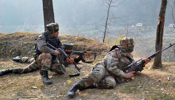 जम्मू-कश्मीर: मुठभेड़ में सैन्य अधिकारी एवं पुलिसकर्मी शहीद, दो आतंकी भी मारे गए जम्मू-कश्मीर: मुठभेड़ में सैन्य अधिकारी एवं पुलिसकर्मी शहीद, दो आतंकी भी मारे गए
