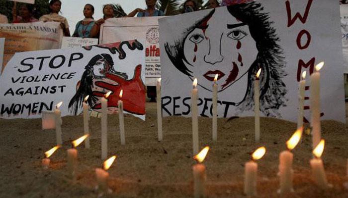 दिल्ली गैंगरेप : दोषी का इंटरव्यू प्रसारित न करने के लिए न्यूज चैनलों को परामर्श जारी दिल्ली गैंगरेप : दोषी का इंटरव्यू प्रसारित न करने के लिए न्यूज चैनलों को परामर्श जारी