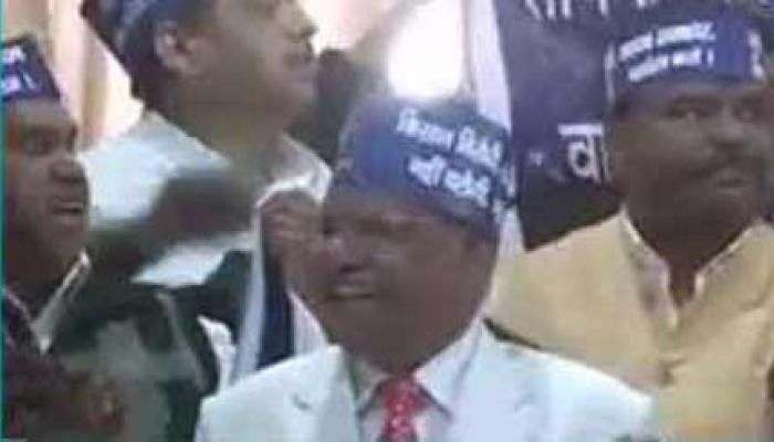 यूपी विधानसभा में उठा भूमि अधिग्रहण का मुद्दा, कांग्रेस ने किया वॉकआउट यूपी विधानसभा में उठा भूमि अधिग्रहण का मुद्दा, कांग्रेस ने किया वॉकआउट