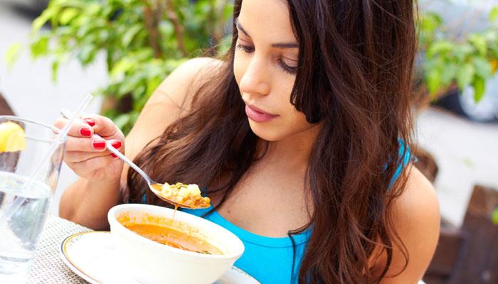 संतुष्टि चाहते हैं तो धीरे-धीरे खाइए संतुष्टि चाहते हैं तो धीरे-धीरे खाइए