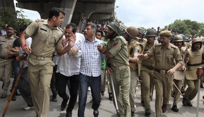 एम्स विवाद : जम्मू में आंदोलन फैला, निषेधाज्ञा लागू एम्स विवाद : जम्मू में आंदोलन फैला, निषेधाज्ञा लागू