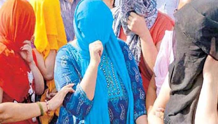 जयपुर में देह व्यापार के अड्डे का भंडाफोड़, पांच महिलाएं गिरफ्तार जयपुर में देह व्यापार के अड्डे का भंडाफोड़, पांच महिलाएं गिरफ्तार