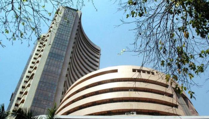 सेंसेक्स में गिरावट से निवेशकों को एक लाख करोड़ रुपये का नुकसान सेंसेक्स में गिरावट से निवेशकों को एक लाख करोड़ रुपये का नुकसान