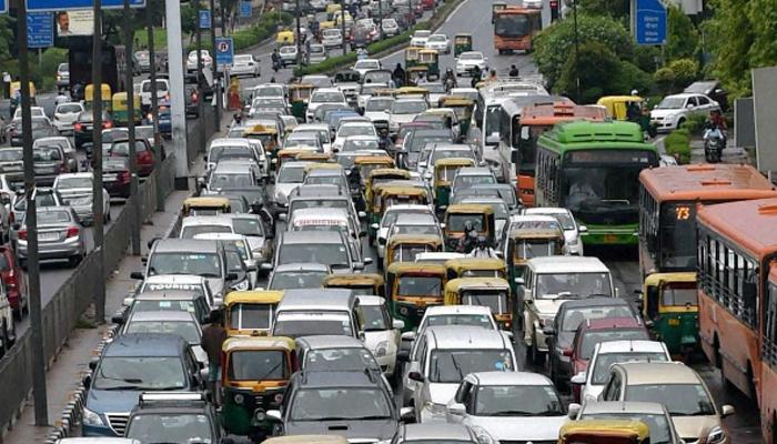 नोएडा में भी प्रदूषण रोकने के लिए नए नियम, SUV डीजल वाहनों के रजिस्ट्रेशन पर रोक नोएडा में भी प्रदूषण रोकने के लिए नए नियम, SUV डीजल वाहनों के रजिस्ट्रेशन पर रोक