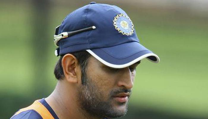 ऑस्ट्रेलिया में स्पिनरों के खराब प्रदर्शन से महेंद्र सिंह धोनी चिंतित ऑस्ट्रेलिया में स्पिनरों के खराब प्रदर्शन से महेंद्र सिंह धोनी चिंतित