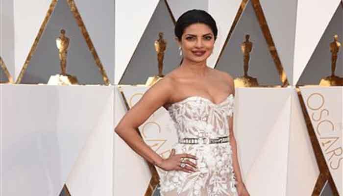 जानिये, ऑस्कर के रेड कारपेट पर कैसी ड्रेस पहनना चाहती थीं प्रियंका चोपड़ा जानिये, ऑस्कर के रेड कारपेट पर कैसी ड्रेस पहनना चाहती थीं प्रियंका चोपड़ा