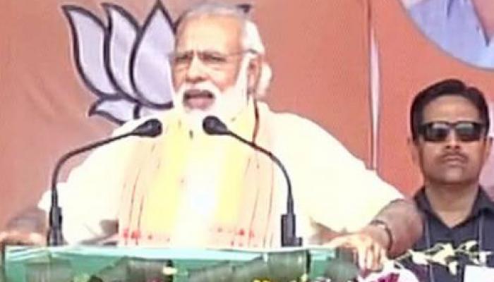 असम में बोले पीएम मोदी- मुझे गोगोई से नहीं, गरीबी और भ्रष्टाचार से लड़ना है असम में बोले पीएम मोदी- मुझे गोगोई से नहीं, गरीबी और भ्रष्टाचार से लड़ना है