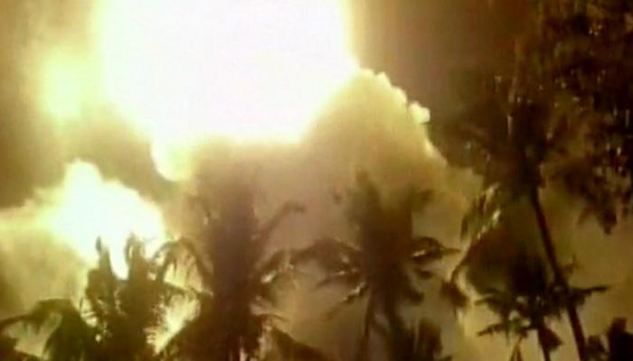 केरल मंदिर आग पर सीएम चांडी ने कहा, 'हालात खतरनाक' केरल मंदिर आग पर सीएम चांडी ने कहा, 'हालात खतरनाक'