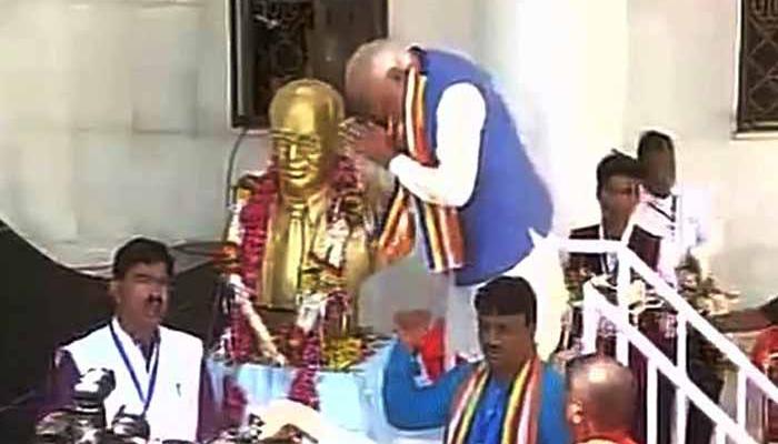 पीएम मोदी और सांसदों ने बाबा साहेब अंबेडकर को दी श्रद्धांजलि पीएम मोदी और सांसदों ने बाबा साहेब अंबेडकर को दी श्रद्धांजलि