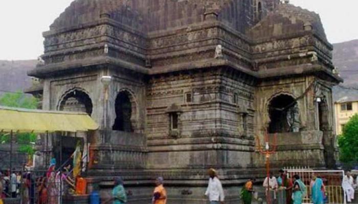 त्रयंबकेश्वर मंदिर में महिलाओं को सशर्त प्रवेश की अनुमति त्रयंबकेश्वर मंदिर में महिलाओं को सशर्त प्रवेश की अनुमति