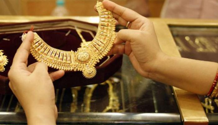 वैश्विक संकेतों से सोना और चांदी की कीमतों में गिरावट वैश्विक संकेतों से सोना और चांदी की कीमतों में गिरावट