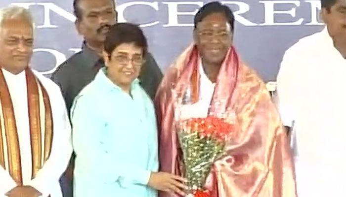 नारायणसामी ने पुडुचेरी के मुख्यमंत्री पद की शपथ ली, राज्य के दसवें CM बने नारायणसामी ने पुडुचेरी के मुख्यमंत्री पद की शपथ ली, राज्य के दसवें CM बने