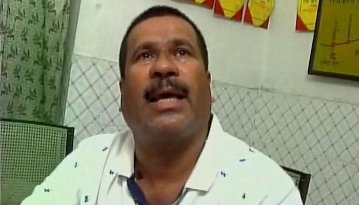 ट्रेन में 12 साल की लड़की से यौन उत्पीड़न करने के मामले में भाजपा MLC टुन्ना जी पांडे गिरफ्तार ट्रेन में 12 साल की लड़की से यौन उत्पीड़न करने के मामले में भाजपा MLC टुन्ना जी पांडे गिरफ्तार