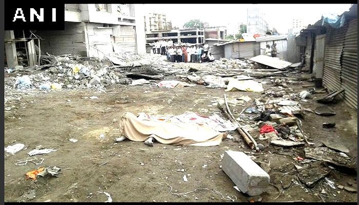 पुणे के बलवाड़ी में निर्माणाधीन इमारत का स्लैब गिरा, 9 लोगों की मौत पुणे के बलवाड़ी में निर्माणाधीन इमारत का स्लैब गिरा, 9 लोगों की मौत