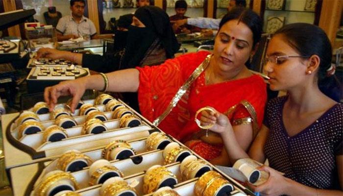 29 माह की उंचाई छूने के बाद 360 रुपये टूटा सोना, अब 30980 रुपये/10 ग्राम 29 माह की उंचाई छूने के बाद 360 रुपये टूटा सोना, अब 30980 रुपये/10 ग्राम