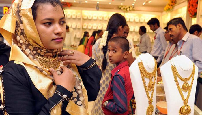 29 माह के उच्चतम स्तर से नीचे आया सोना, अब 31000 रुपये/10 ग्राम 29 माह के उच्चतम स्तर से नीचे आया सोना, अब 31000 रुपये/10 ग्राम