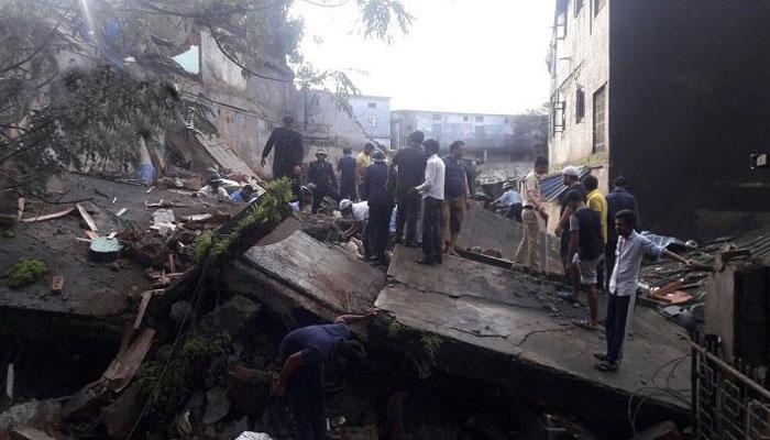 भिवंडी में दो मंजिला इमारत ध्वस्त: अब तक दो की मौत, कई के दबे होने की आशंका, बचाव अभियान जारी भिवंडी में दो मंजिला इमारत ध्वस्त: अब तक दो की मौत, कई के दबे होने की आशंका, बचाव अभियान जारी