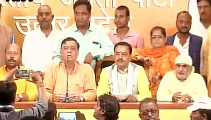 यूपी में चुनाव से पहले दल-बदल शुरू, एसपी-बीएसपी-कांग्रेस के 8 MLA बीजेपी में हुए शामिल यूपी में चुनाव से पहले दल-बदल शुरू, एसपी-बीएसपी-कांग्रेस के 8 MLA बीजेपी में हुए शामिल