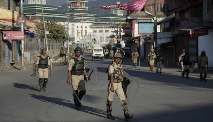 कश्मीर में आतंकवादियों ने पुलिसकर्मी, नागरिक की हत्या की कश्मीर में आतंकवादियों ने पुलिसकर्मी, नागरिक की हत्या की