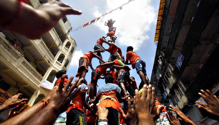 महाराष्ट्र में 18 साल से कम उम्र के लोग नहीं ले सकते दही हांडी में हिस्सा: सुप्रीम कोर्ट महाराष्ट्र में 18 साल से कम उम्र के लोग नहीं ले सकते दही हांडी में हिस्सा: सुप्रीम कोर्ट
