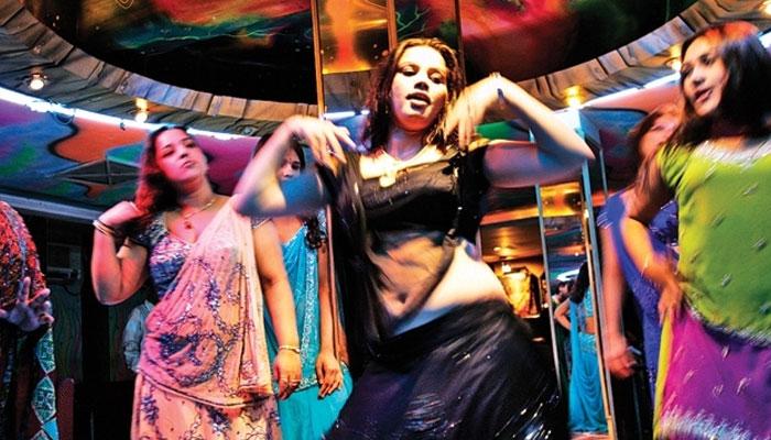 बार डांसरों पर नोट उछालना गरिमा के खिलाफ : सुप्रीम कोर्ट बार डांसरों पर नोट उछालना गरिमा के खिलाफ : सुप्रीम कोर्ट