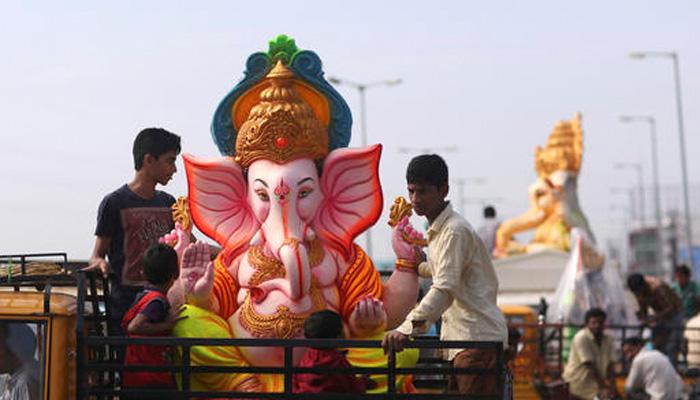 गणेश चतुर्थी आज, मुंबईवासियों ने गणपति बप्पा का जोरदार स्वागत किया गणेश चतुर्थी आज, मुंबईवासियों ने गणपति बप्पा का जोरदार स्वागत किया