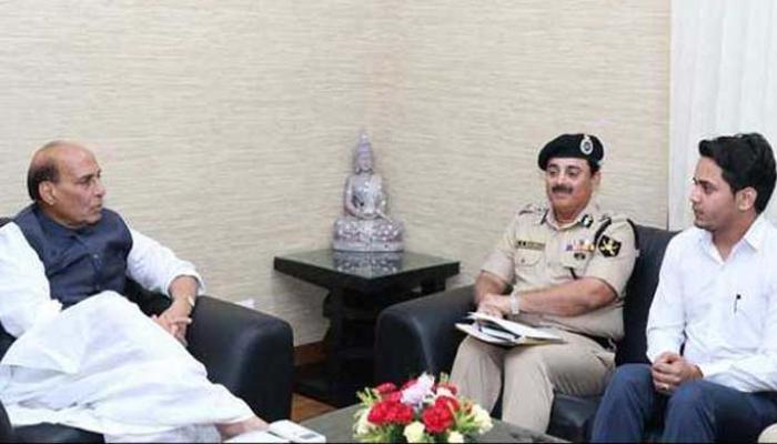 कश्मीर के नबील अहमद वानी ने BSF की सहायक कमांडेंट परीक्षा में किया टॉप, राजनाथ ने दी शाबासी कश्मीर के नबील अहमद वानी ने BSF की सहायक कमांडेंट परीक्षा में किया टॉप, राजनाथ ने दी शाबासी