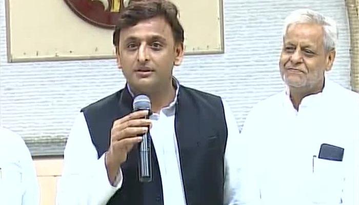 सपा अंदरुनी कलह: अखिलेश बोले- परिवार में नहीं ये सरकार का झगड़ा है, मुलायम के कहने पर ही सारे फैसले लिए सपा अंदरुनी कलह: अखिलेश बोले- परिवार में नहीं ये सरकार का झगड़ा है, मुलायम के कहने पर ही सारे फैसले लिए