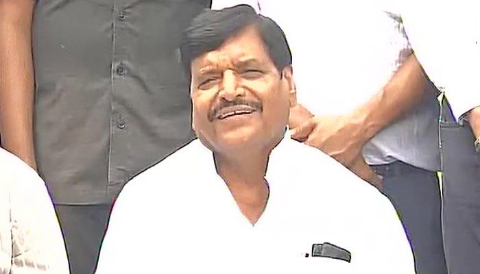 समाजवादी पार्टी में कलह: शिवपाल ने सभी पदों से इस्तीफे की पेशकश की, मुलायम से करेंगे मुलाकात समाजवादी पार्टी में कलह: शिवपाल ने सभी पदों से इस्तीफे की पेशकश की, मुलायम से करेंगे मुलाकात
