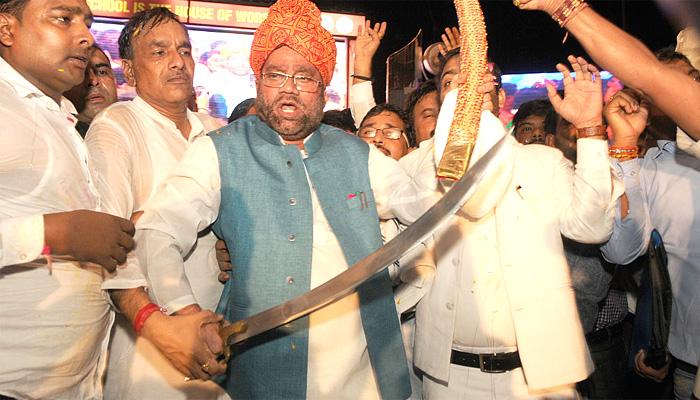 स्वामी प्रसाद मौर्य सदन की सदस्यता के प्रति अयोग्य करार स्वामी प्रसाद मौर्य सदन की सदस्यता के प्रति अयोग्य करार