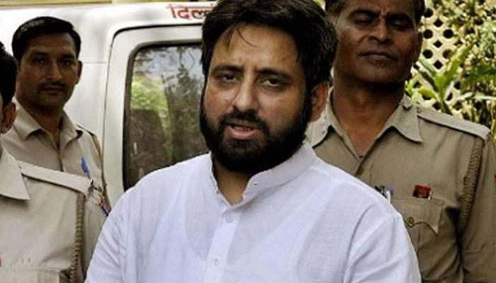 यौन उत्पीड़न में गिरफ्तार AAP विधायक अमानतुल्लाह को मिली जमानत यौन उत्पीड़न में गिरफ्तार AAP विधायक अमानतुल्लाह को मिली जमानत