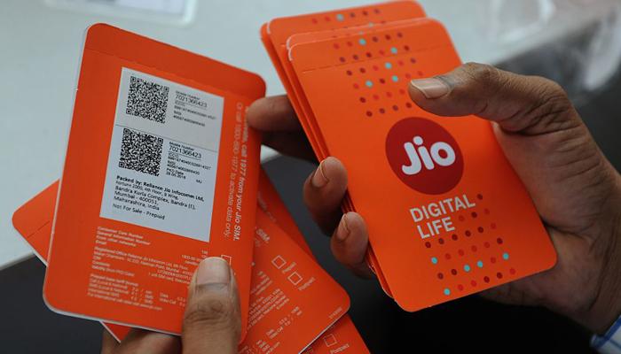 इस नंबर... पर कॉल करें और पायें रिलायंस जियो SIM इस नंबर... पर कॉल करें और पायें रिलायंस जियो SIM