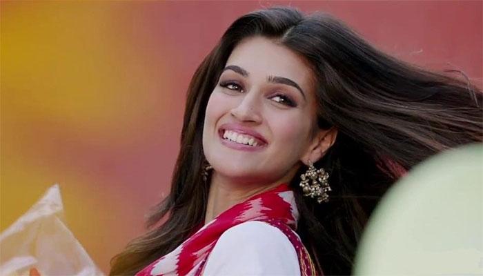 नहीं समझती कि फरहान के साथ काम करना मुश्किल होगा: कृति सैनन नहीं समझती कि फरहान के साथ काम करना मुश्किल होगा: कृति सैनन