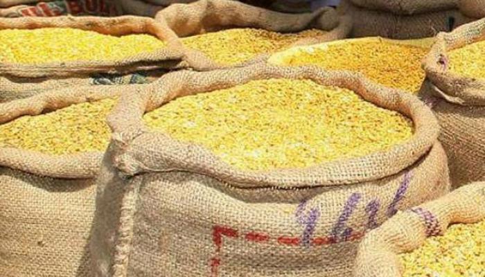 आधार कार्ड दिखाइए और दाल ले जाइए आधार कार्ड दिखाइए और दाल ले जाइए
