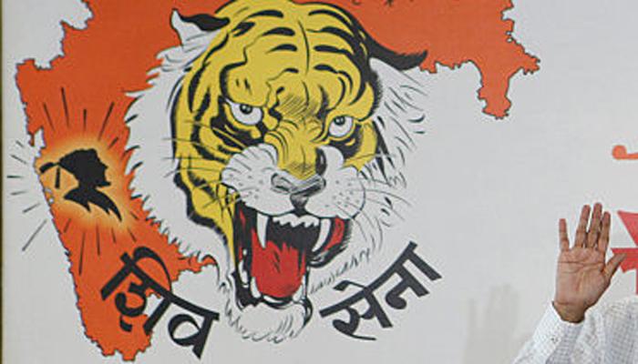 शिवसेना ने साधा मोदी पर निशाना, कहा- अब पाक PM दिखा रहे हैं ‘56 इंच का सीना’ शिवसेना ने साधा मोदी पर निशाना, कहा- अब पाक PM दिखा रहे हैं ‘56 इंच का सीना’