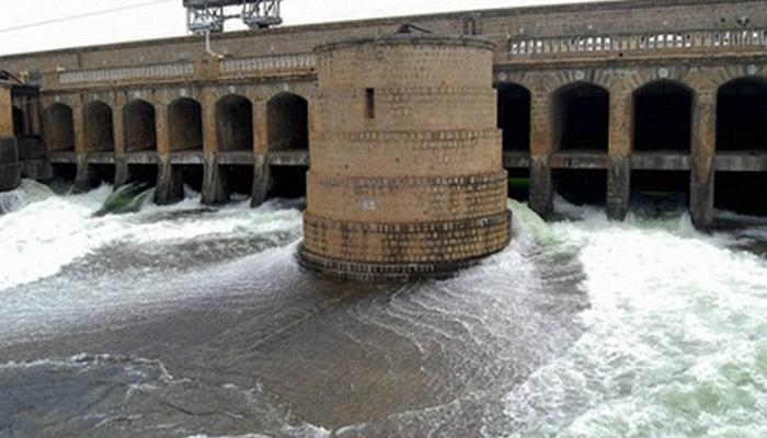 सुप्रीम कोर्ट का कर्नाटक को आदेश- 'तीन दिन में तमिलनाडु के लिए कावेरी का 6000 क्यूसेक पानी छोड़ें' सुप्रीम कोर्ट का कर्नाटक को आदेश- 'तीन दिन में तमिलनाडु के लिए कावेरी का 6000 क्यूसेक पानी छोड़ें'