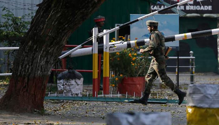 उरी आतंकी हमले में घायल एक और जवान शहीद, शहीद जवानों की संख्या हुई 19 उरी आतंकी हमले में घायल एक और जवान शहीद, शहीद जवानों की संख्या हुई 19
