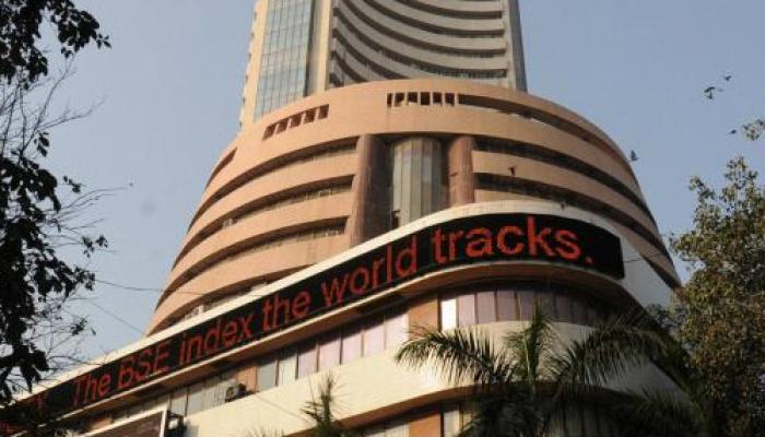 निवेशकों के सतर्क रूख के बीच और टूटा सेंसेक्स और निफ्टी निवेशकों के सतर्क रूख के बीच और टूटा सेंसेक्स और निफ्टी