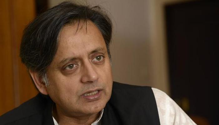 आजादी के मतलब को सीमित कर रही है सरकार : थरूर आजादी के मतलब को सीमित कर रही है सरकार : थरूर