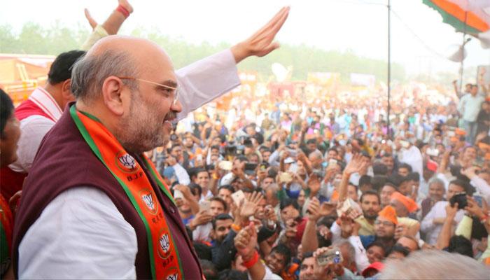 अमित शाह ने 'परिवर्तन यात्रा' को दिखाई हरी झंडी, बोले-नेताओं के हाथ मिलाने से नहीं बनती सरकार अमित शाह ने 'परिवर्तन यात्रा' को दिखाई हरी झंडी, बोले-नेताओं के हाथ मिलाने से नहीं बनती सरकार
