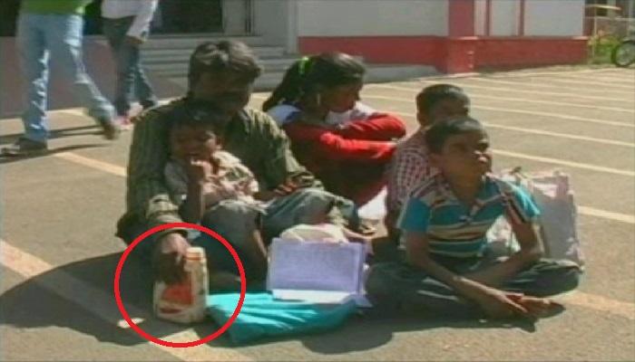 केरोसीन लेकर बोला, मेरी बीवी लाकर दो केरोसीन लेकर बोला, मेरी बीवी लाकर दो