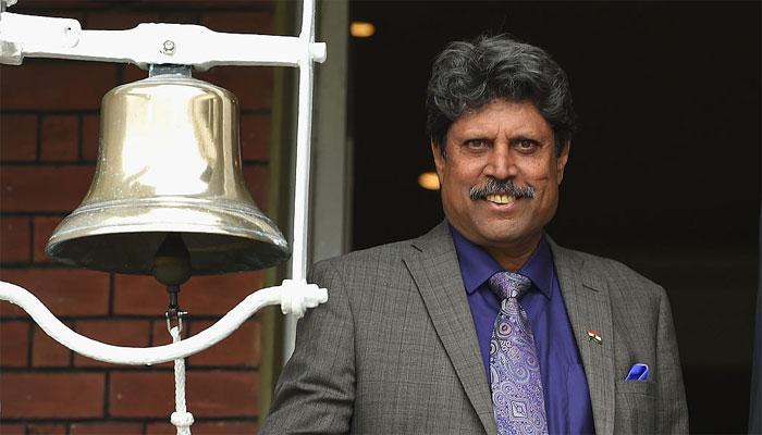 टीम इंडिया के पूर्व कप्तान कपिल देव ने किया नोटबंदी का समर्थन, इसे बताया साहसिक कदम टीम इंडिया के पूर्व कप्तान कपिल देव ने किया नोटबंदी का समर्थन, इसे बताया साहसिक कदम